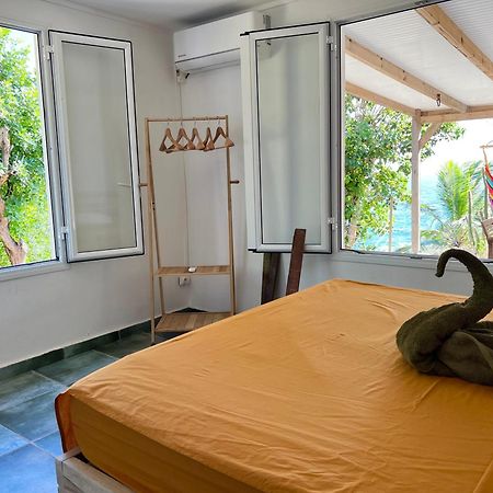 Studi 'O' Galerie Apartment Capesterre Luaran gambar