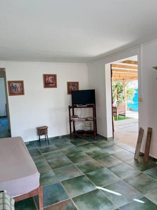 Studi 'O' Galerie Apartment Capesterre Luaran gambar
